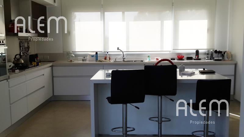 Foto de Importante Casa en VENTA en El Ombu, imagen 1