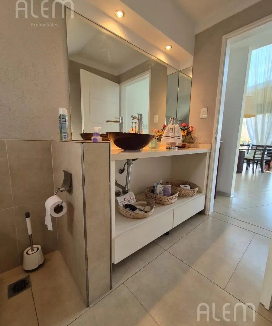 Importante Casa en VENTA en El Ombu | 4 dormitorios 8