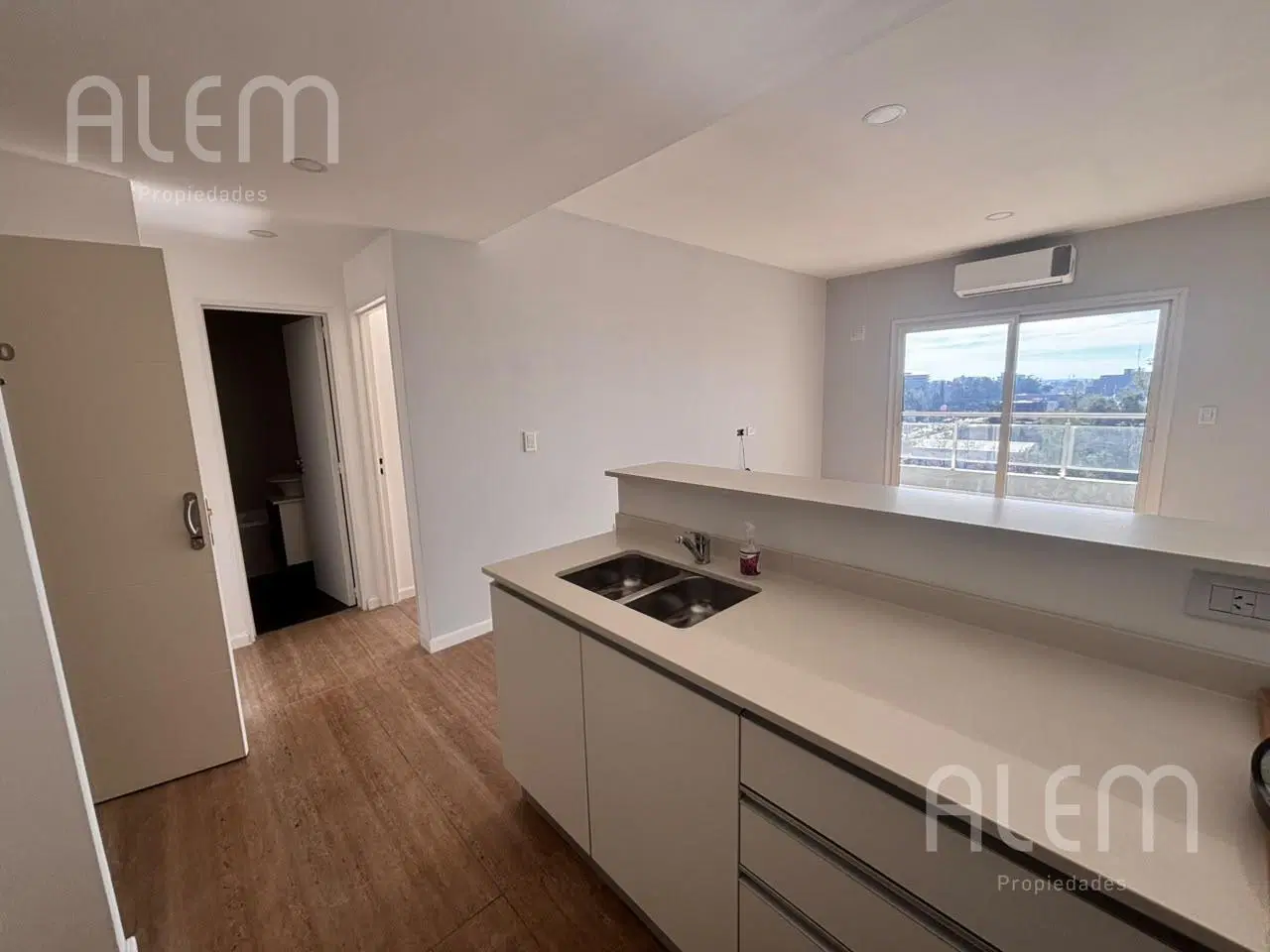 Departamento en Alquiler en Canning Center 1