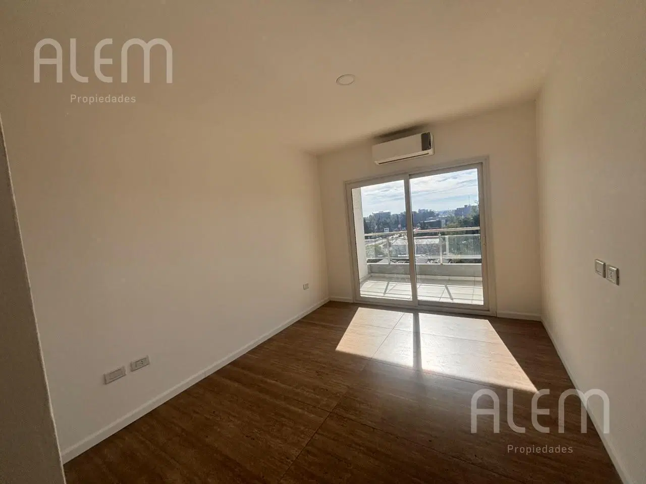 Departamento en Alquiler en Canning Center 4