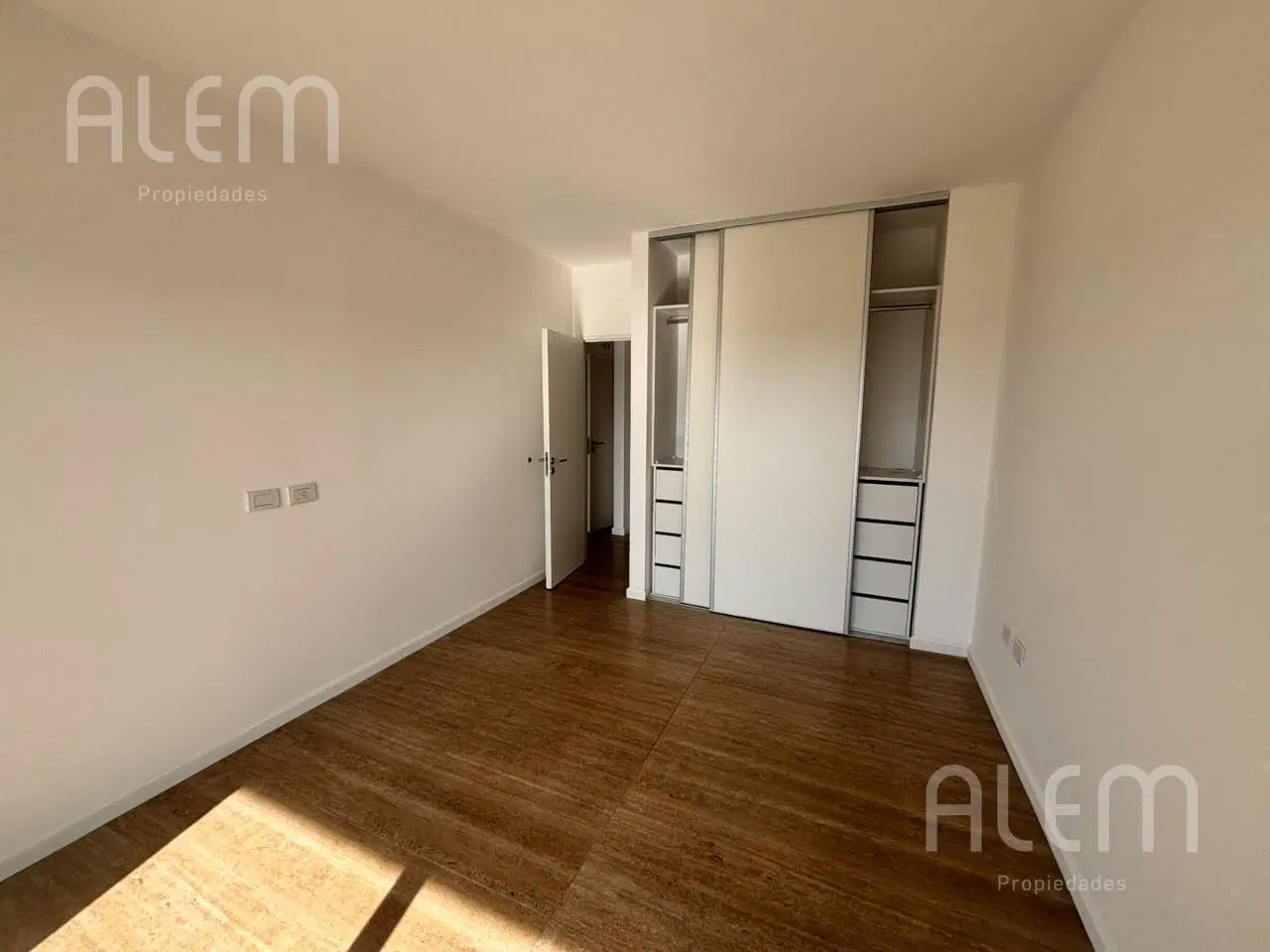 Departamento en Alquiler en Canning Center 8