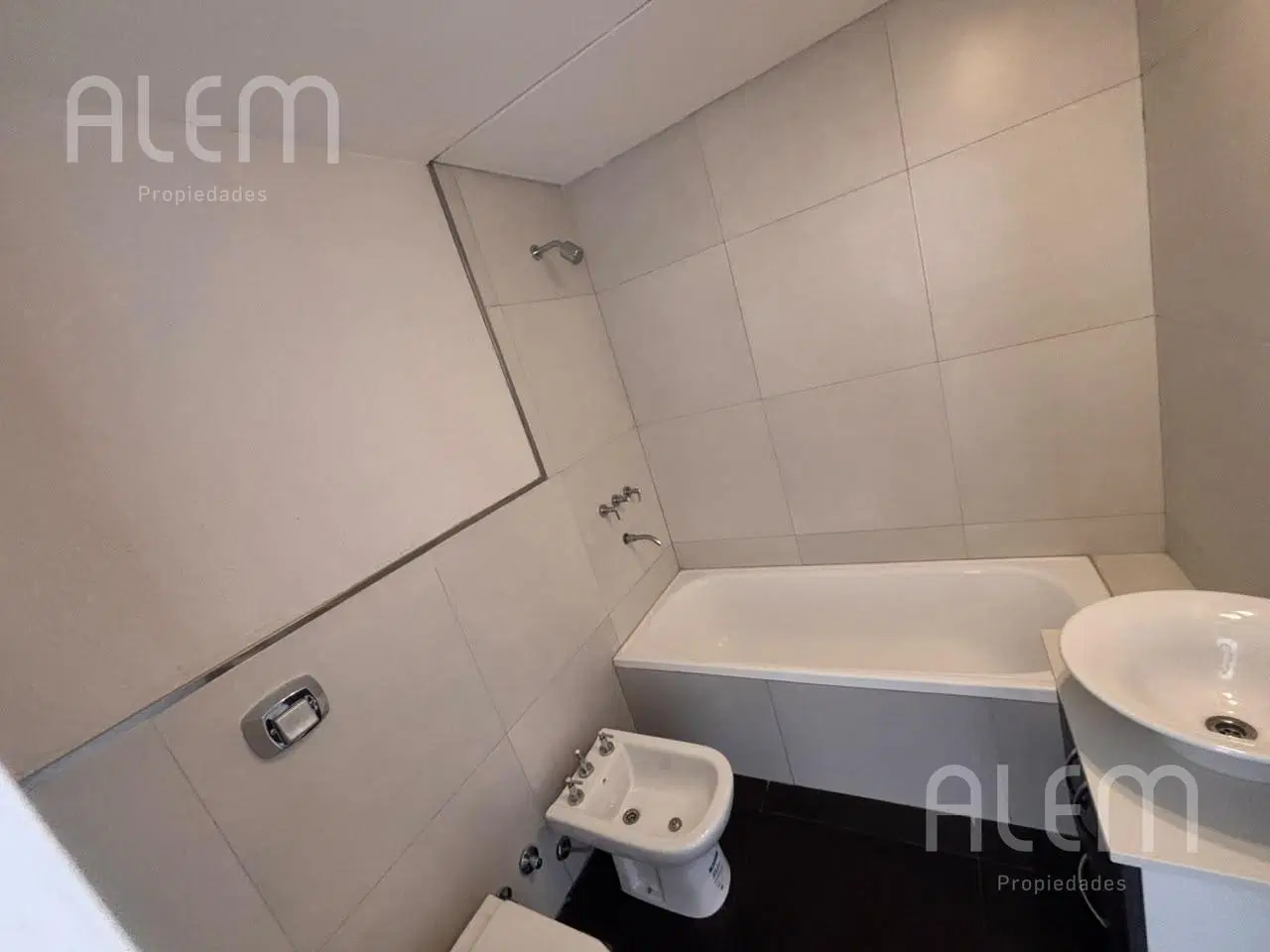 Departamento en Alquiler en Canning Center 5
