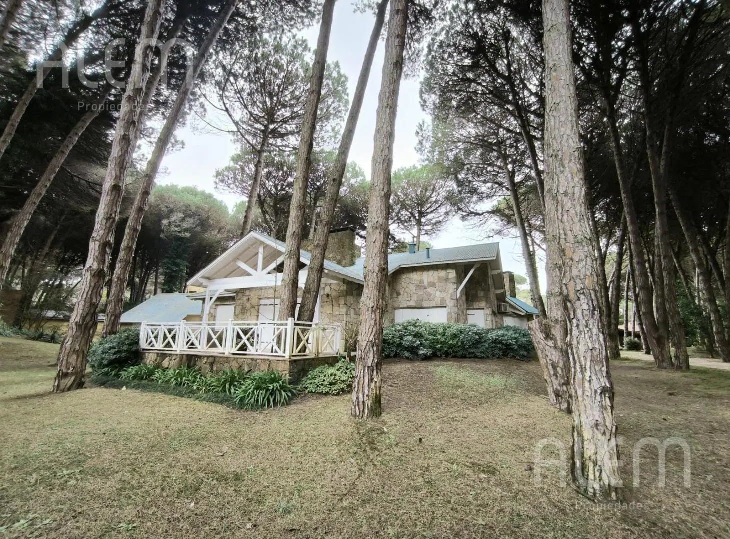 Casa en venta en Cariló, doble lote en la mejor ubicación 2