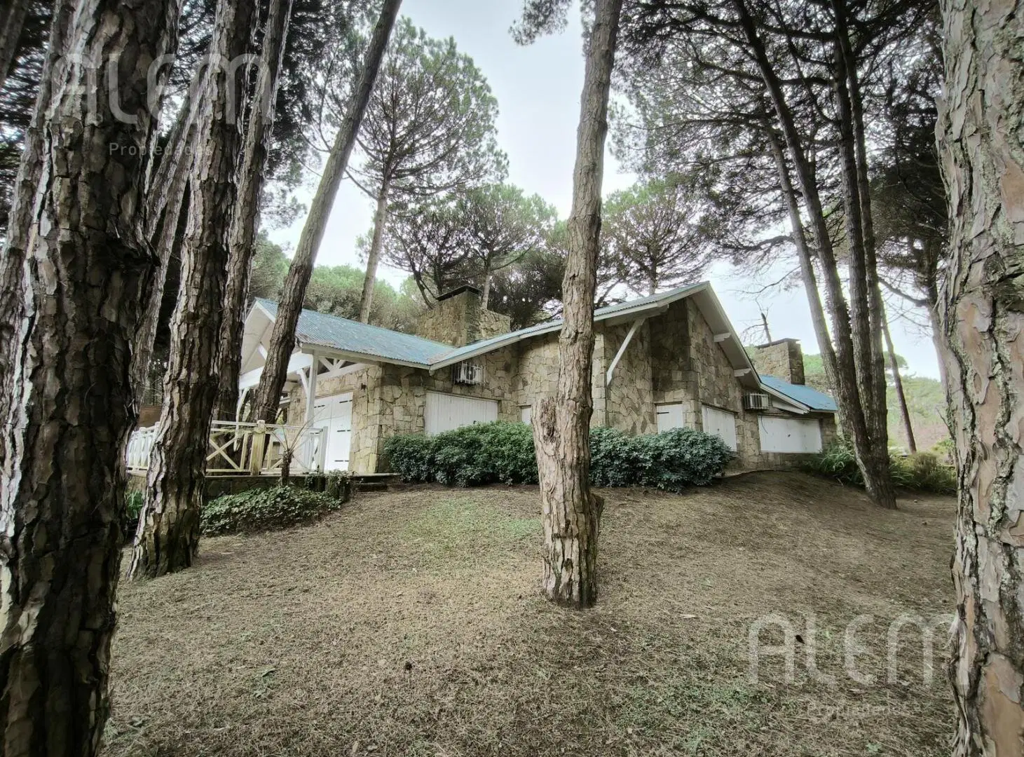 Casa en venta en Cariló, doble lote en la mejor ubicación 5