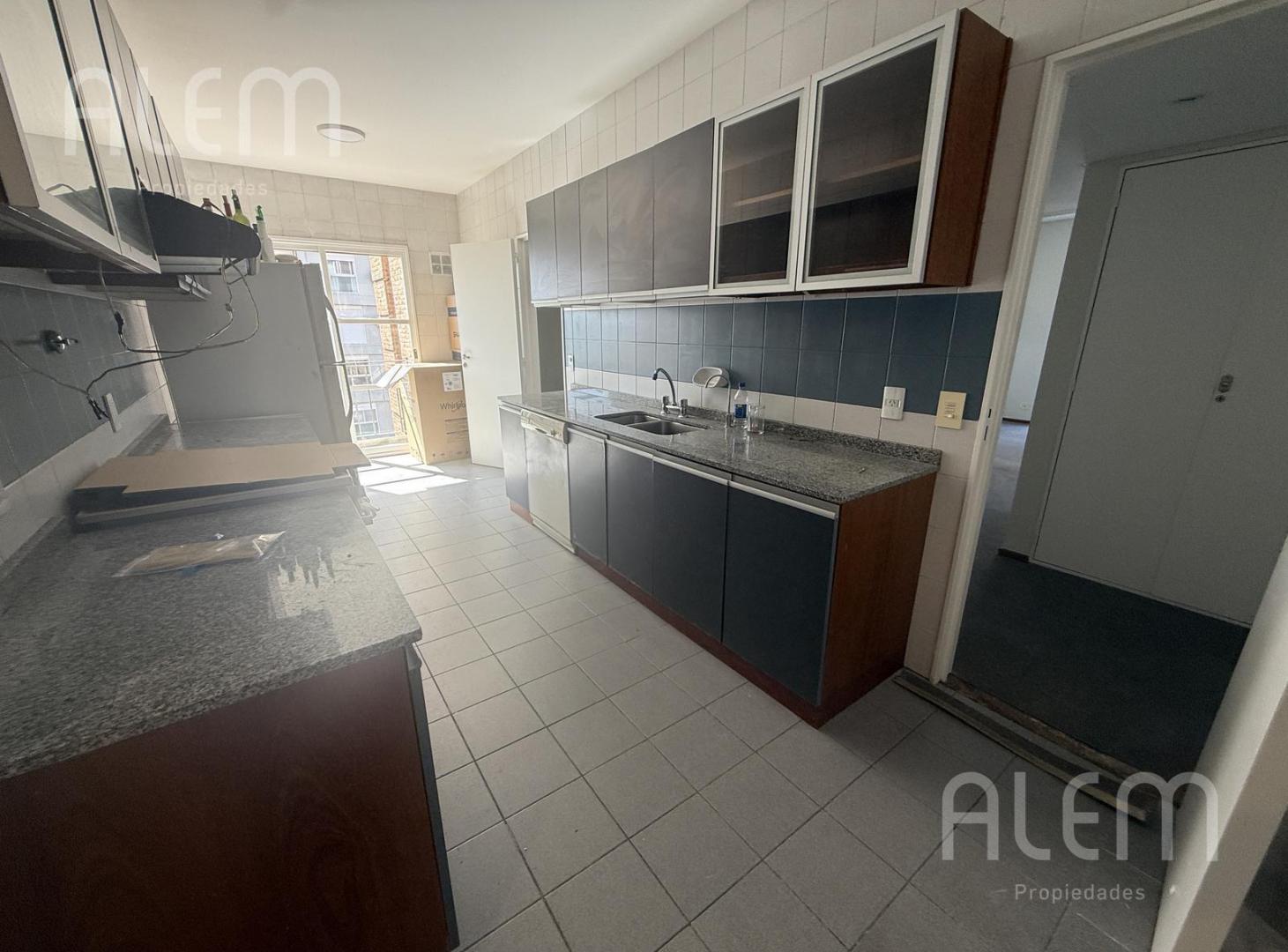 Foto de Alquiler Departamento 3 amb. con dependencia, cochera y baulera - Torre, imagen 2