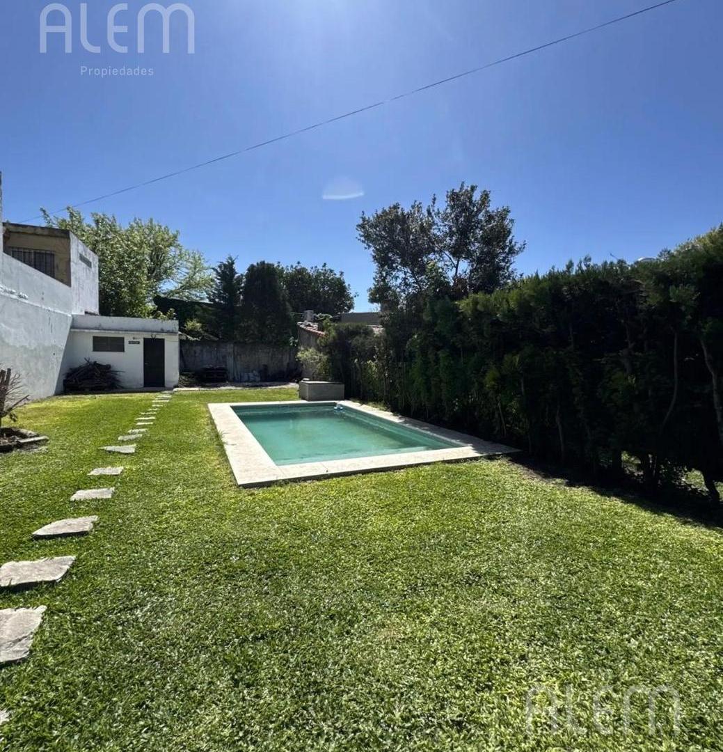 Foto de Casa de 3 ambientes en Venta en Lomas De Zamora, imagen 2