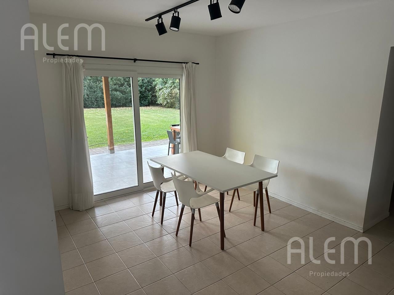 Foto de Casa de 5 amb en Venta en Lauquen Club de Campo Canning, imagen 5