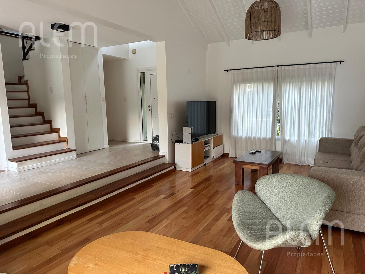 Foto de Casa de 5 amb en Venta en Lauquen Club de Campo Canning, imagen 2
