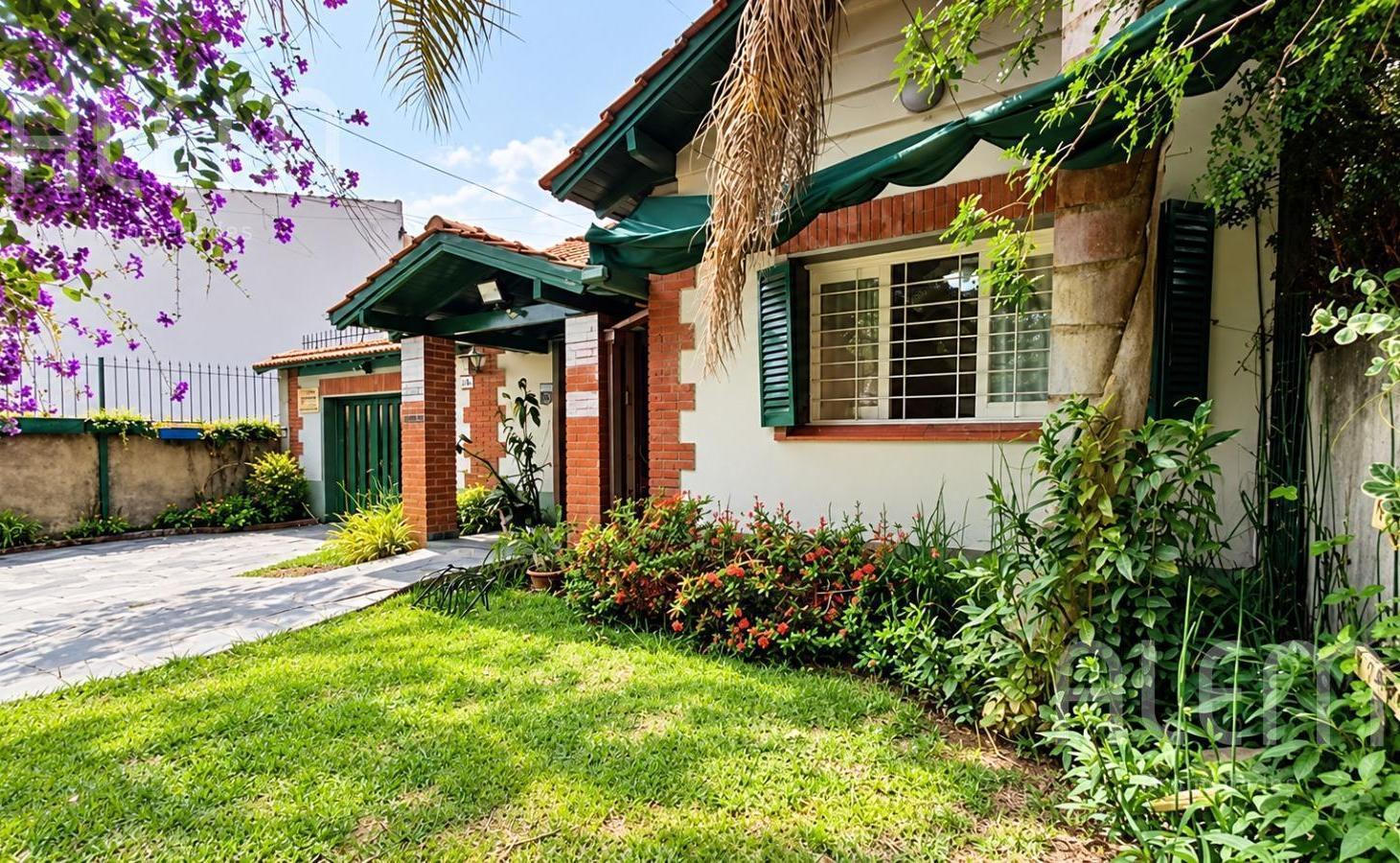 Foto de Casa en venta con espacio profesional en Temperley, imagen 1