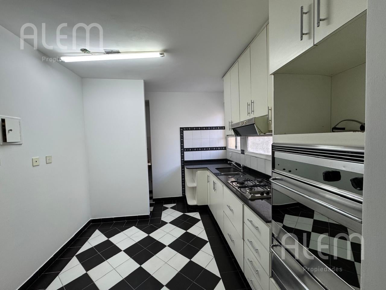 Foto de Departamento de 4 Ambientes en Venta en Caballito con Cochera, imagen 1