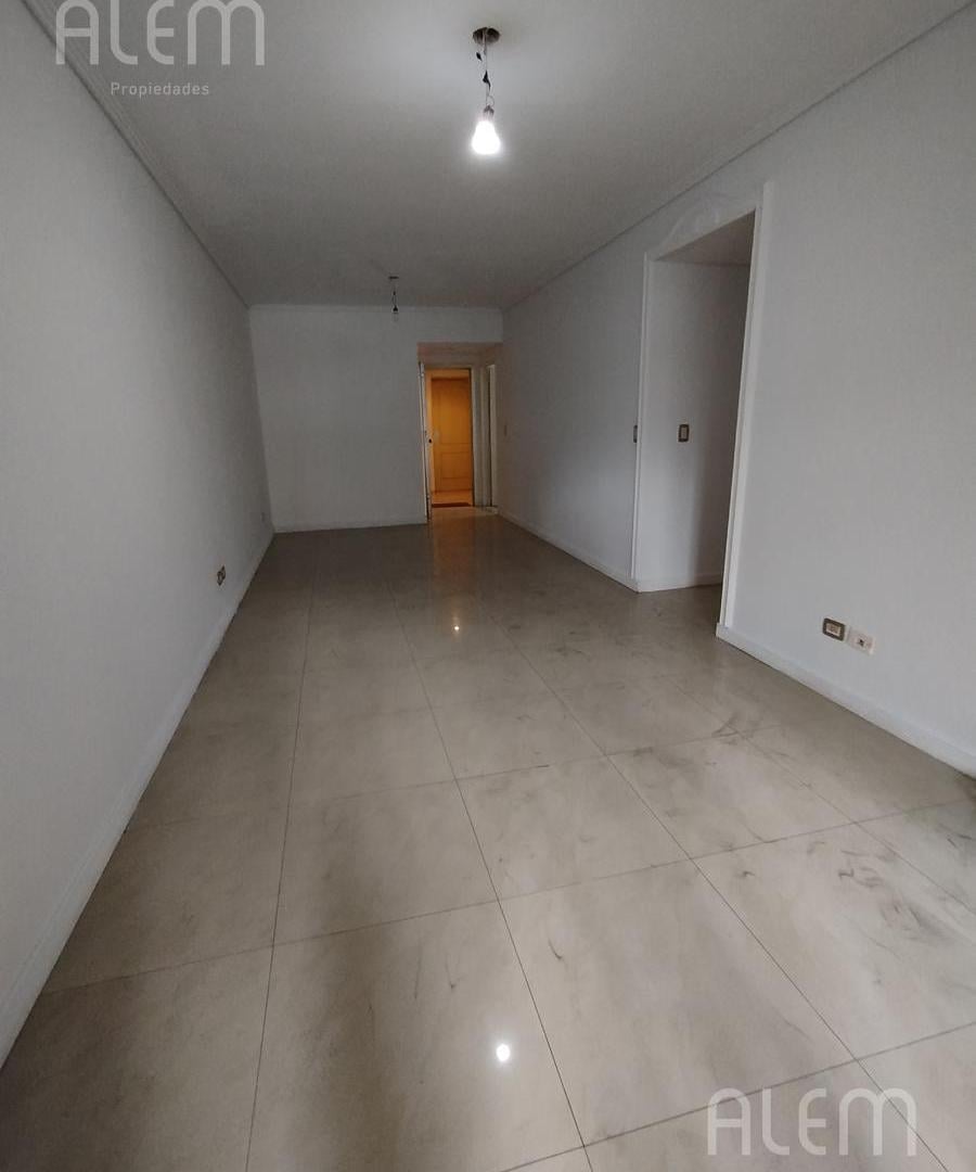 Foto de Departamento 4 amb con dependencia y cochera barrio Norte, imagen 4