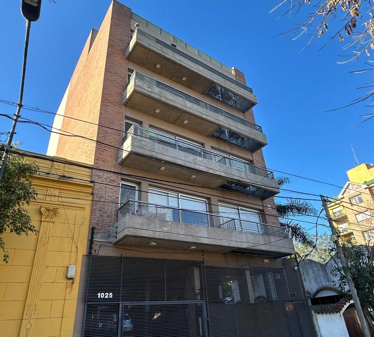 Impecable departamento de tres ambientes en Tigre centro