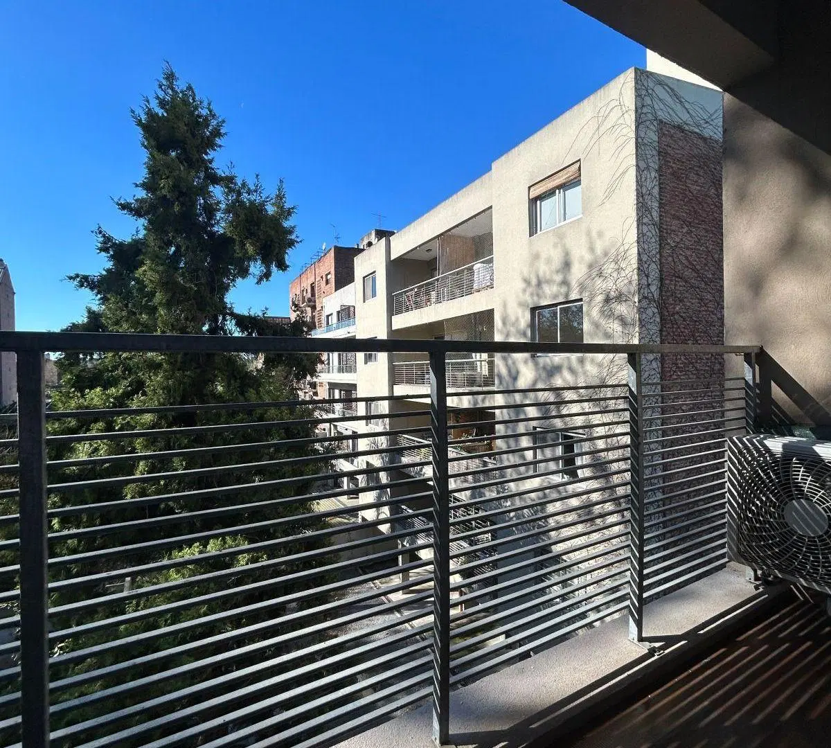 Impecable departamento de tres ambientes en Tigre centro 2