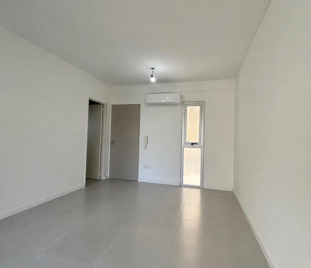 Impecable departamento de tres ambientes en Tigre centro 1