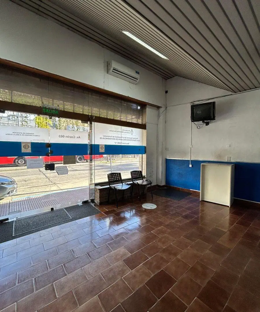 EXCELENTE LOCAL COMERCIAL EN TIGRE CENTRO 1
