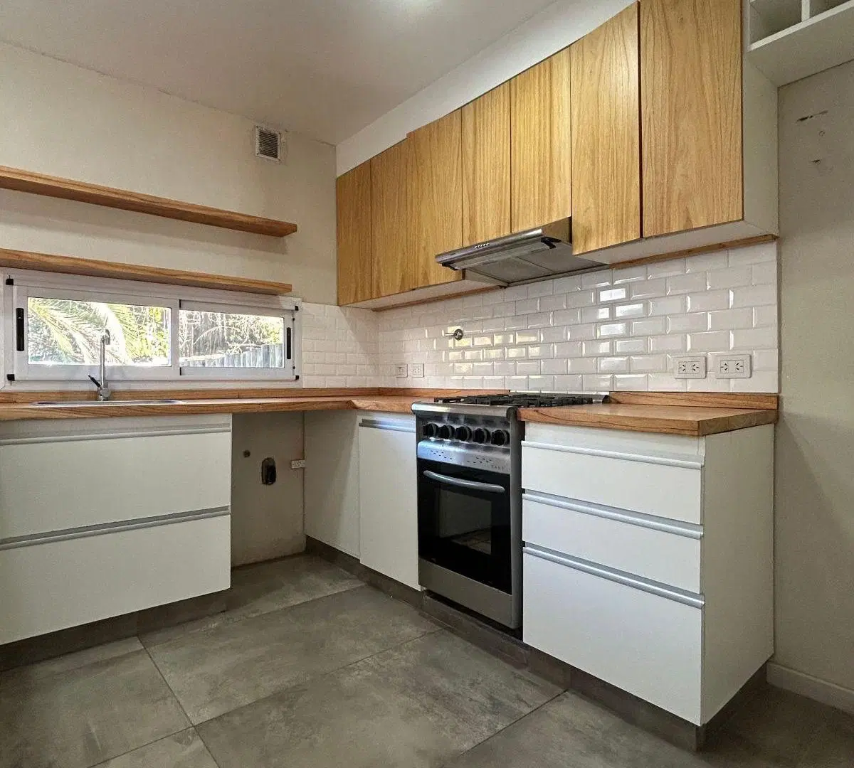 IMPERDIBLE TRIPLEX EN TIGRE RESIDENCIAL 3