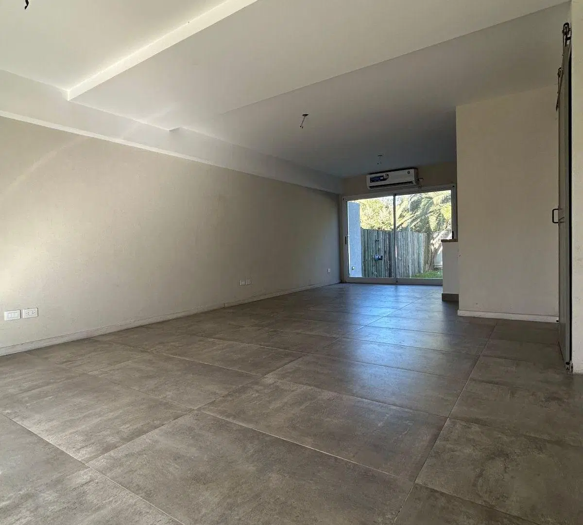 IMPERDIBLE TRIPLEX EN TIGRE RESIDENCIAL 1