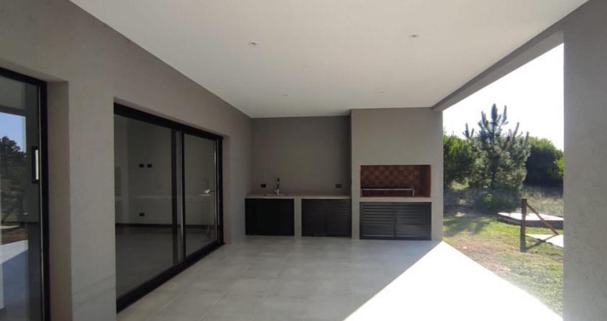 Casa a Estrenar con Pileta en Venta en Costa Esmeralda 1
