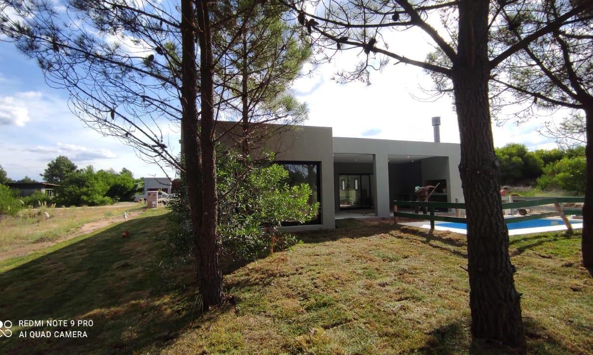 Casa a Estrenar con Pileta en Venta en Costa Esmeralda 3