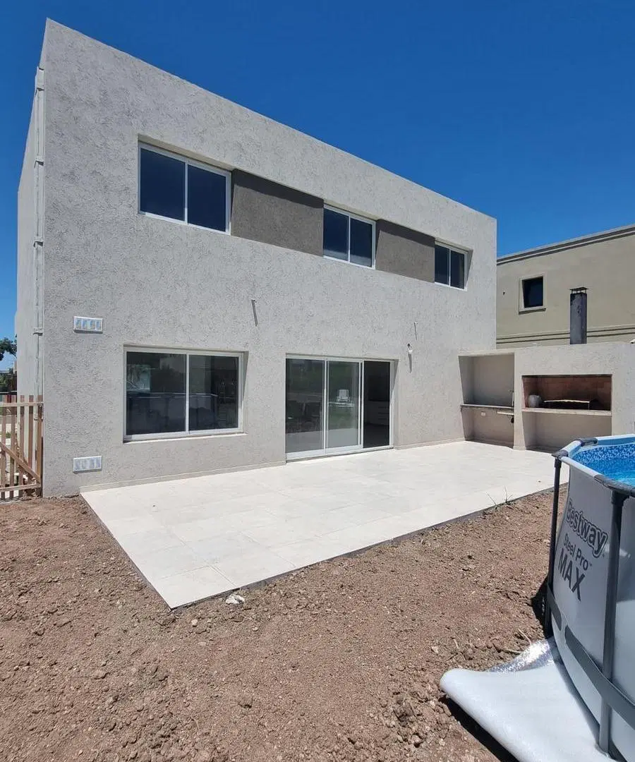 Casa en Venta en Pilar 3