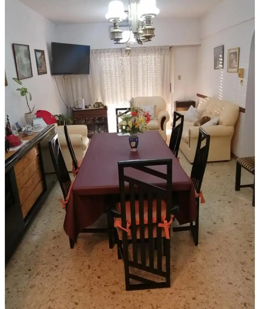 Departamento 4 ambientes al frente con balcon y cochera 2
