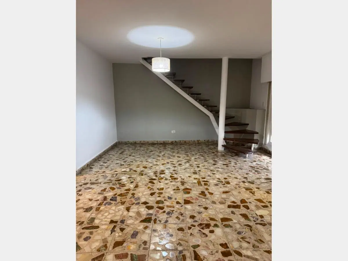 Casa en Alquiler en Villa Luzuriaga 5