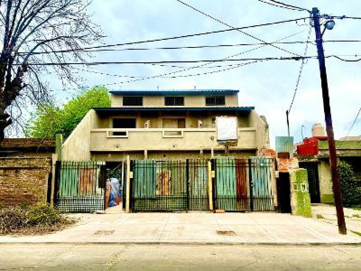 Foto de Triplex en Venta en Villa Luzuriaga, imagen 2