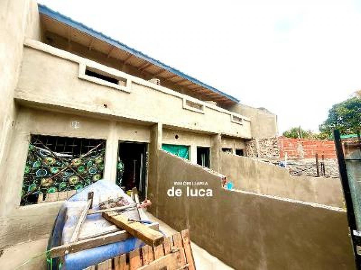 Foto de Triplex en Venta en Villa Luzuriaga, imagen 1