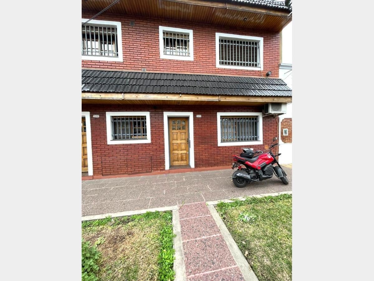 Foto de PH en Venta en Villa Luzuriaga, imagen 1