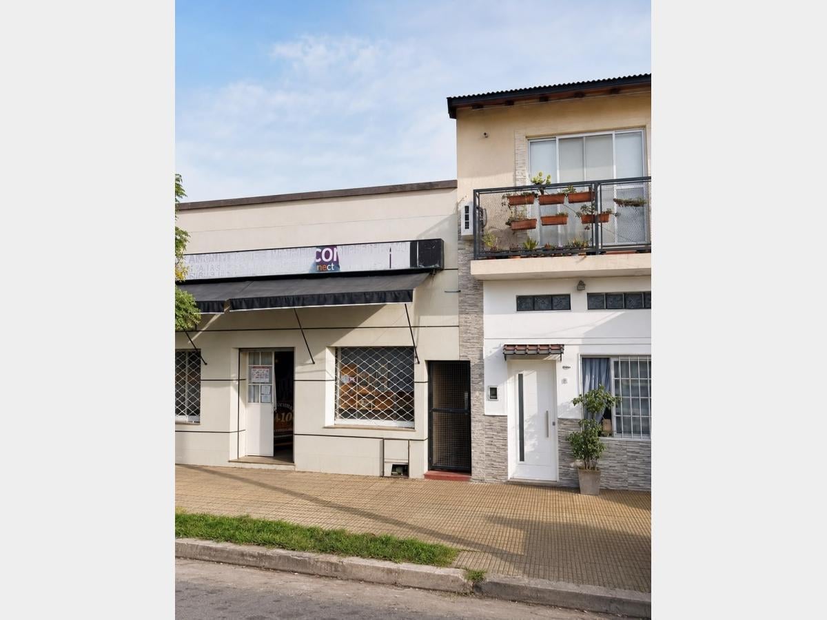Foto de PH en Venta en Villa Luzuriaga, imagen 1
