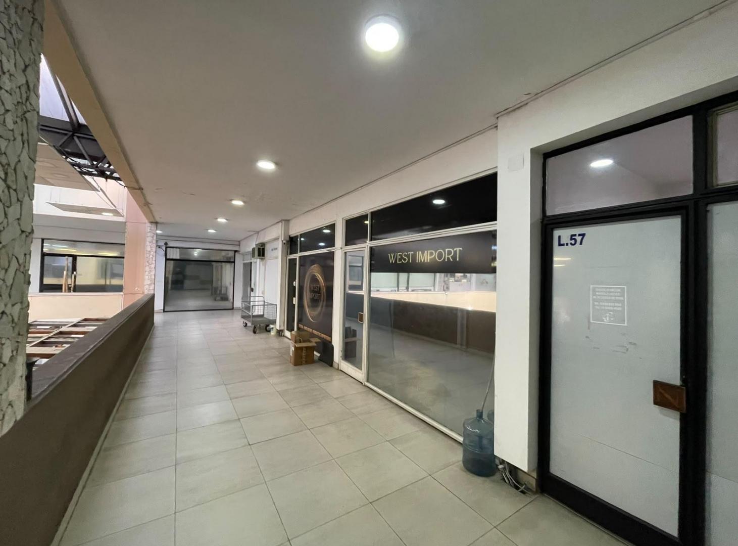 Foto de Local doble en alquiler en Galeria Naonis en Primer Piso, imagen 2