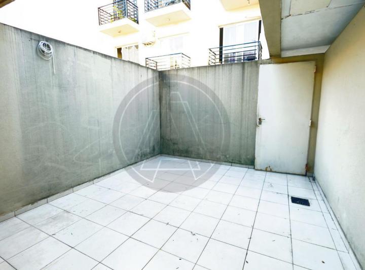 Departamento monoambiente con patio propio en venta - Monte Castro 1