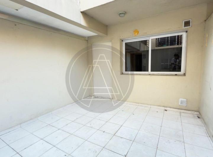 Departamento monoambiente con patio propio en venta - Monte Castro 3