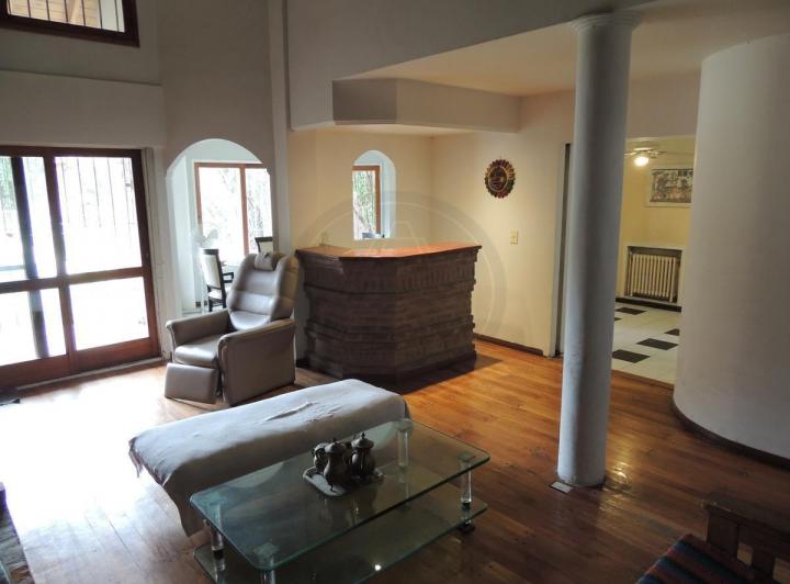 Casa 6 ambientes con parque y piscina en venta -  Saavedra 2