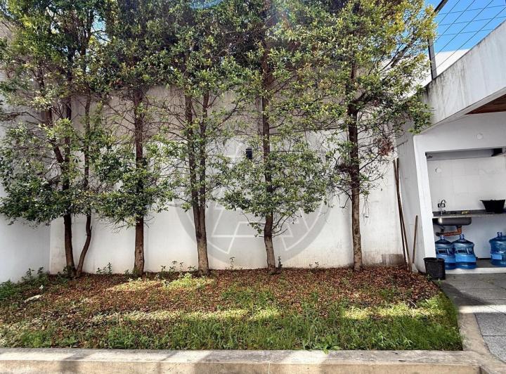 Edificio comercial con jardin y terraza propia en venta - Villa Martelli 3