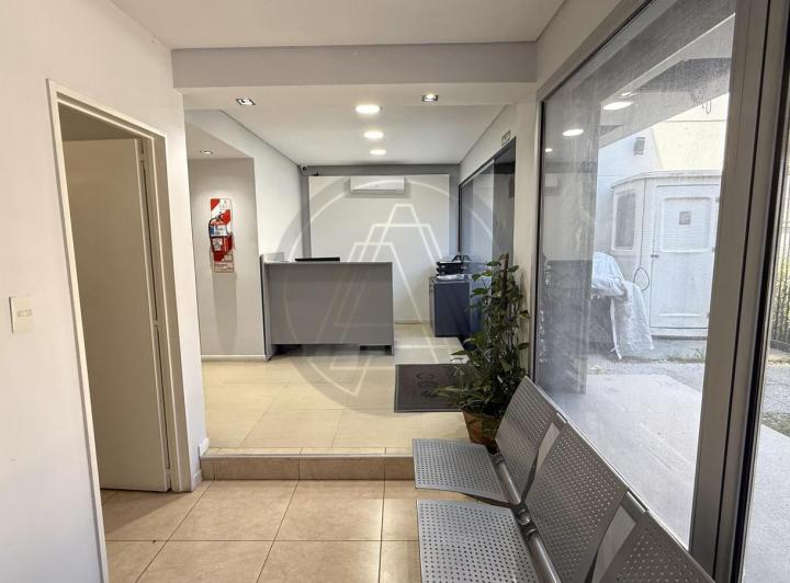 Edificio comercial con jardin y terraza propia en venta - Villa Martelli 5