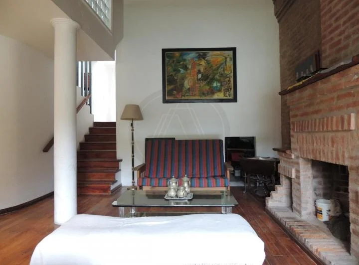 Casa 6 ambientes con parque y piscina en venta -  Saavedra 4