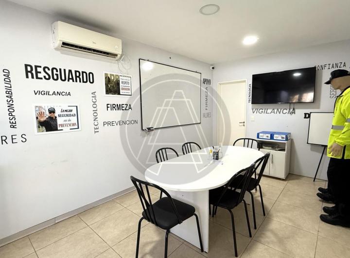 Edificio comercial con jardin y terraza propia en venta - Villa Martelli 5