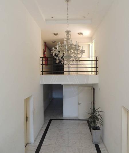Departamento monoambiente con patio propio en venta - Monte Castro 3