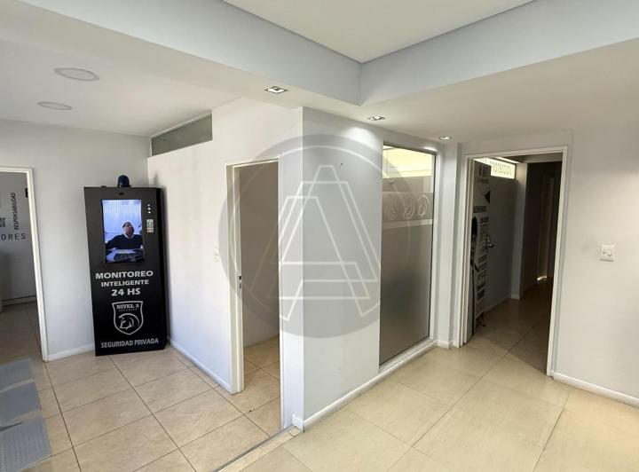 Oficina comercial con jardin y terraza propia en venta - Villa Martelli 2