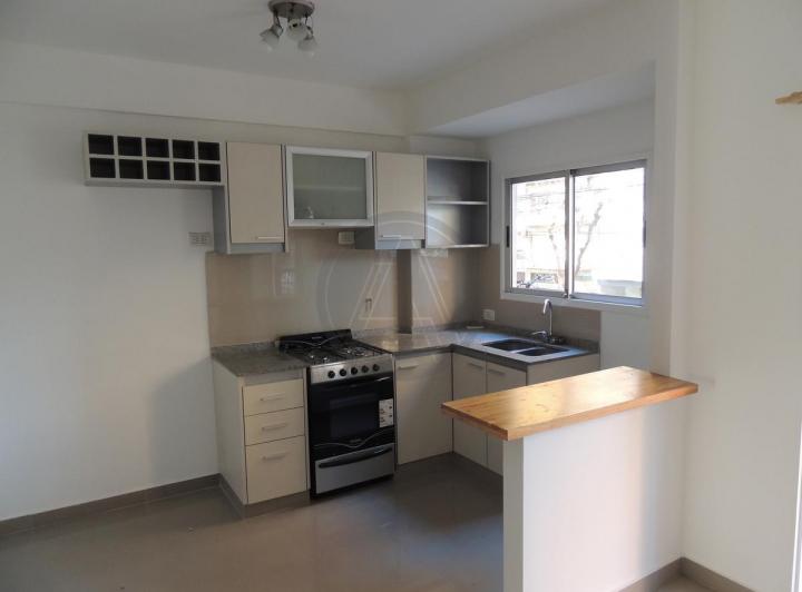 Departamento de Tres Ambientes con patio y cochera en alquiler - Villa Urquiza 5