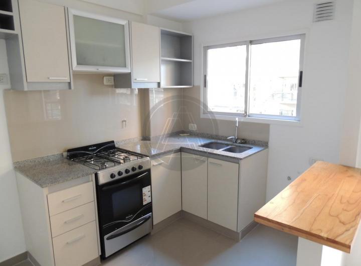 Departamento de Tres Ambientes con patio y cochera en alquiler - Villa Urquiza 3