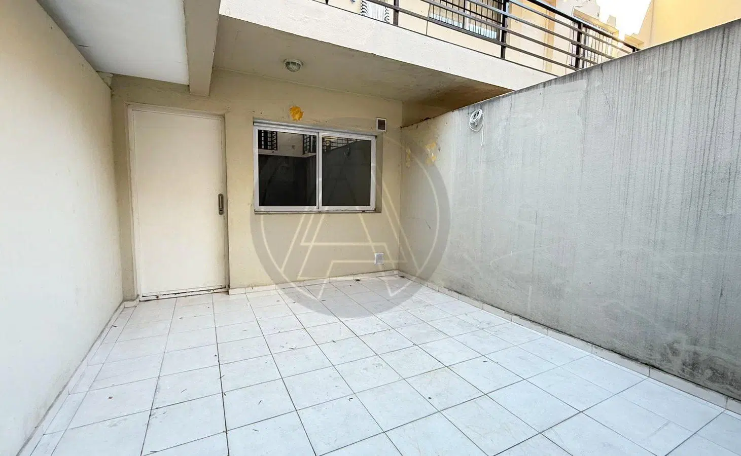 Departamento monoambiente con patio propio en venta - Monte Castro 2