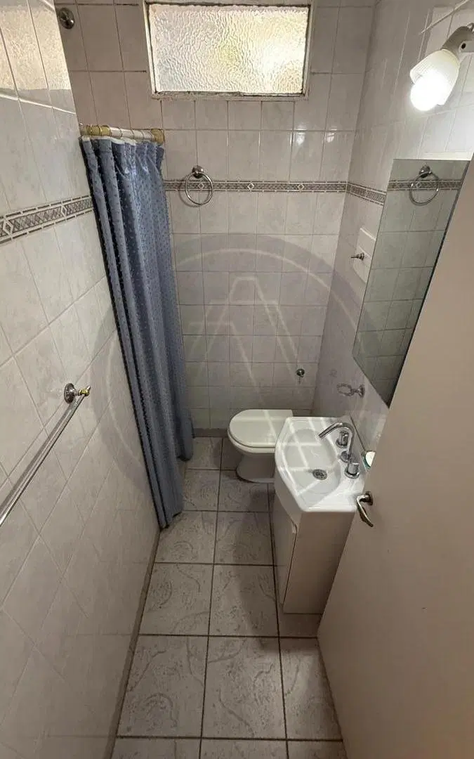 Departamento de dos ambientes con patio propio en venta - Agronomía 2