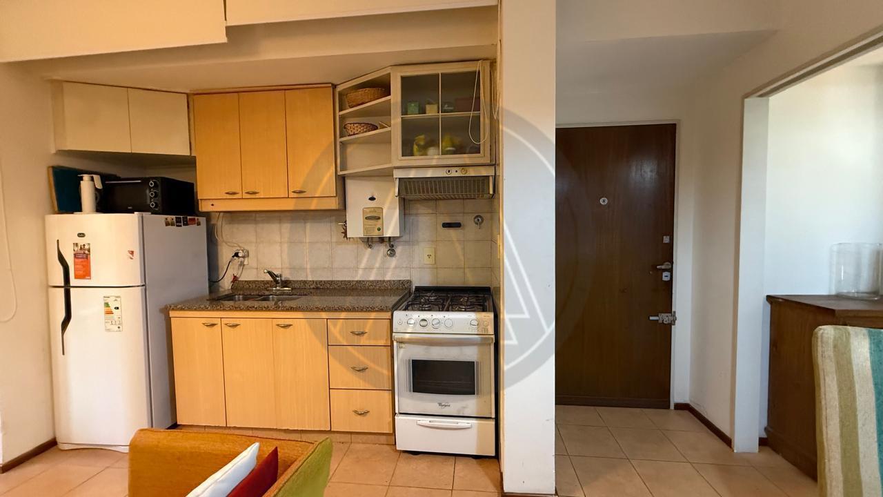 Departamento de dos ambientes con patio propio en venta - Agronomía