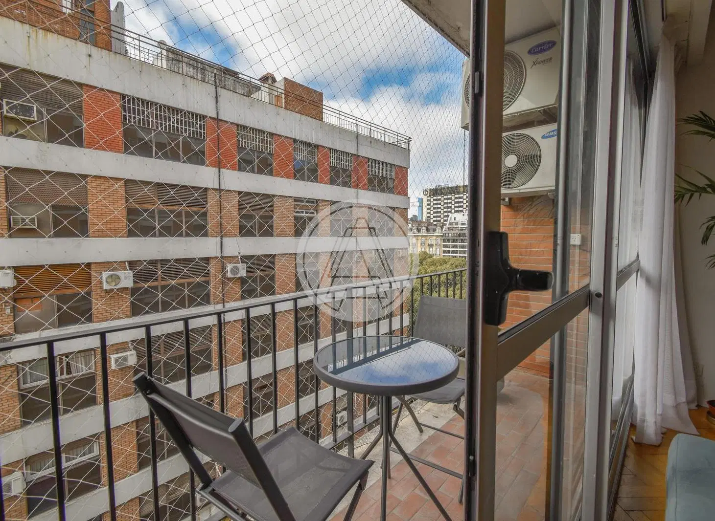 Departamento de 3 ambientes con cochera y baulera en venta - Recoleta 2