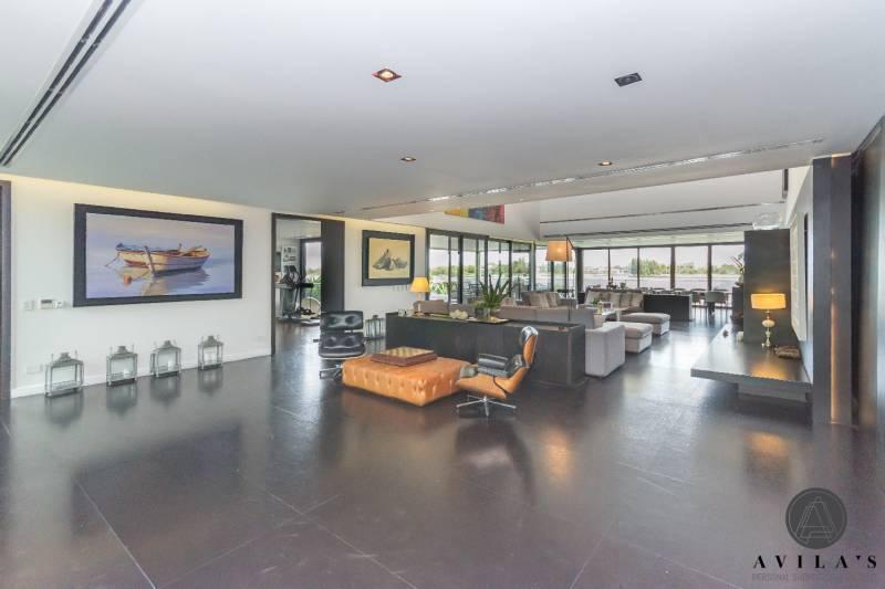 Foto de Exclusiva Casa a La Laguna Central en Venta en El Barrio EL GOLF, imagen 3