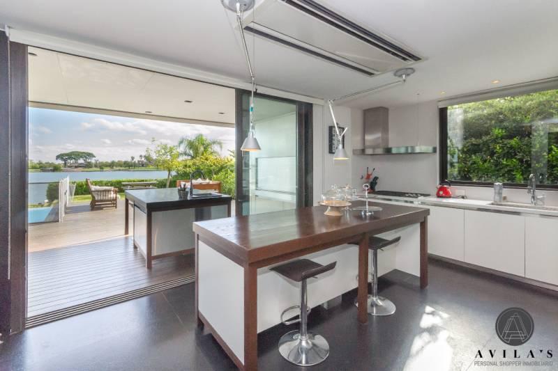 Foto de Exclusiva Casa a La Laguna Central en Venta en El Barrio EL GOLF, imagen 5