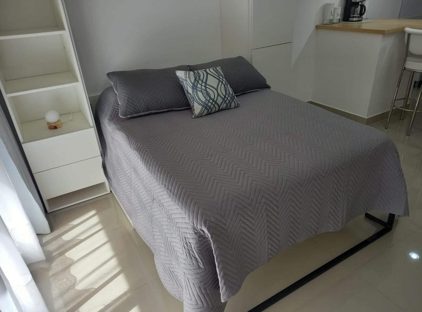 Foto de Departamento monoambiente con balcón amoblado en venta - Monserrat, imagen 1