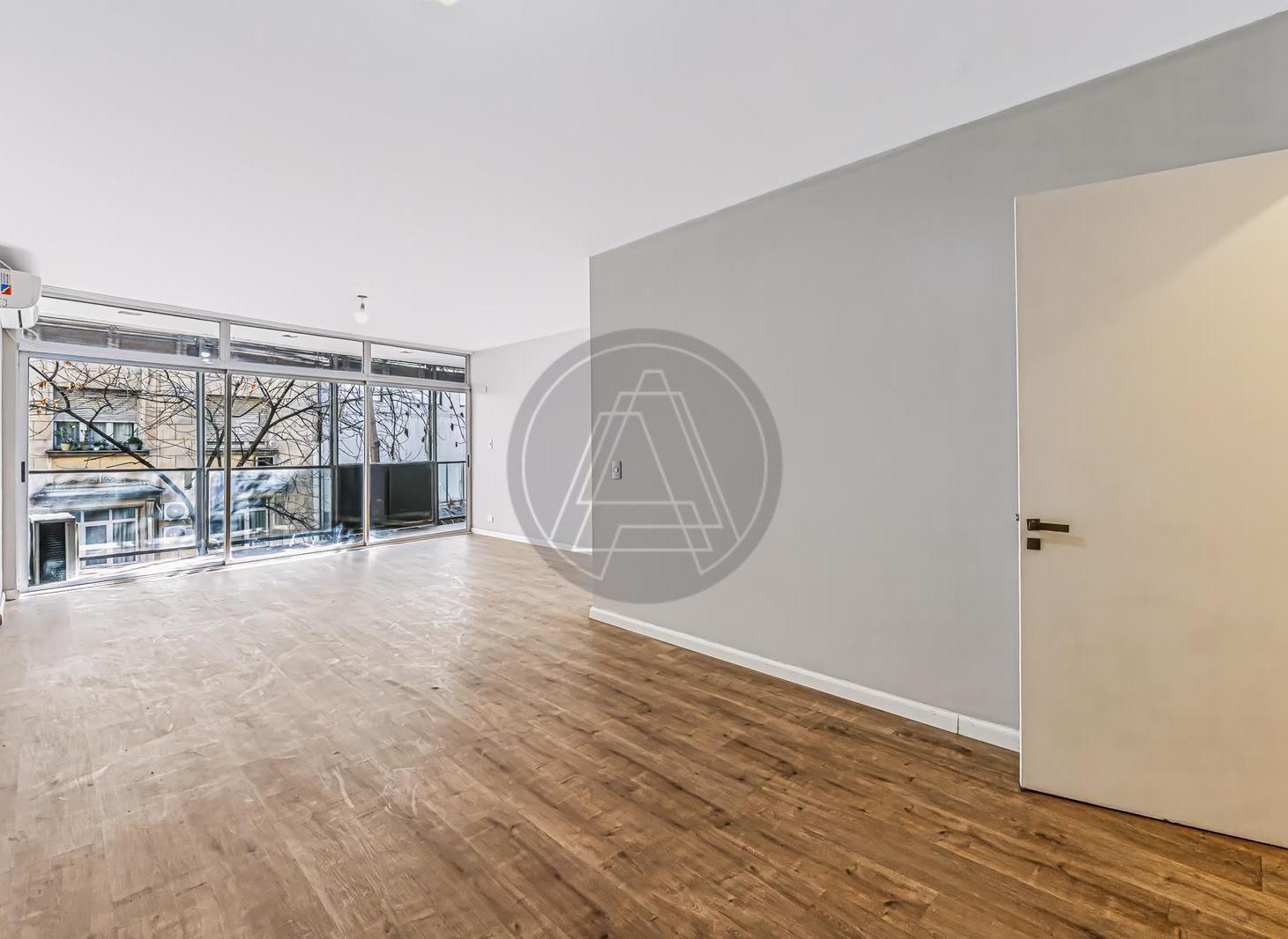 Foto de Departamento 4 ambientes con dependencia y cochera en venta - Apto, imagen 2